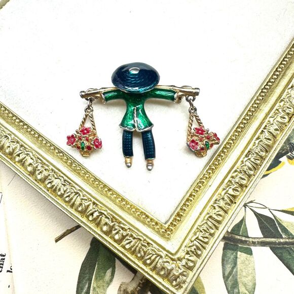 Enamelled Gold Chinese Man Woman Hat Two Flower Baskets Pin Brooch Enamel - Picture 1 of 4